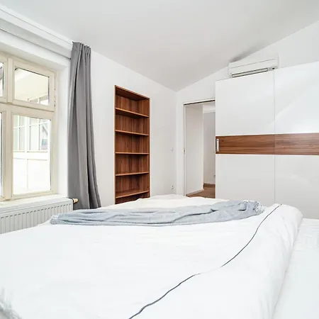 Large And Stylish Apartment In Prague Exterior photo