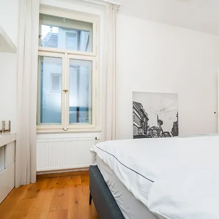 Large And Stylish Apartment In Prague Exterior photo