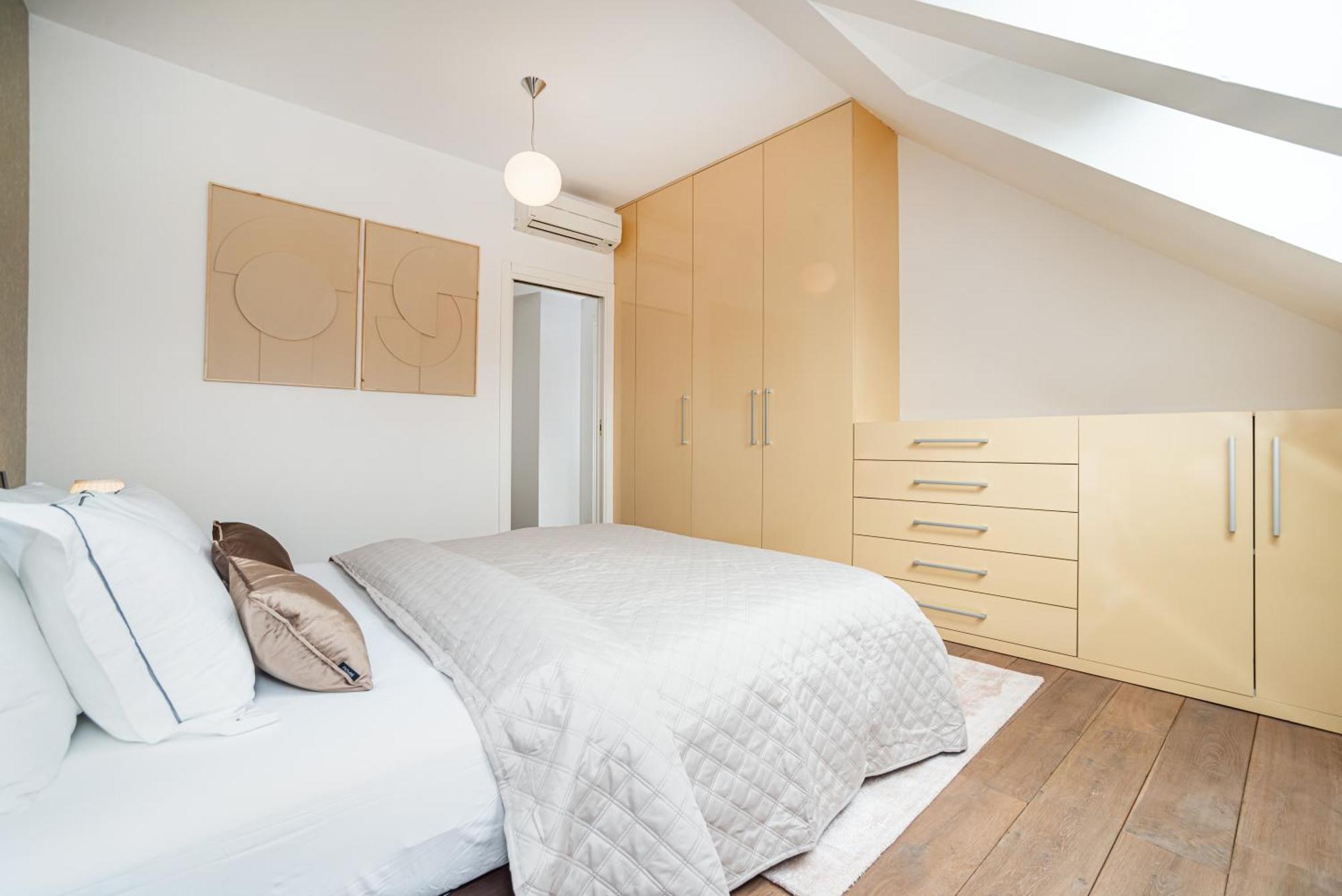 Apartment Large And Stylish In *
