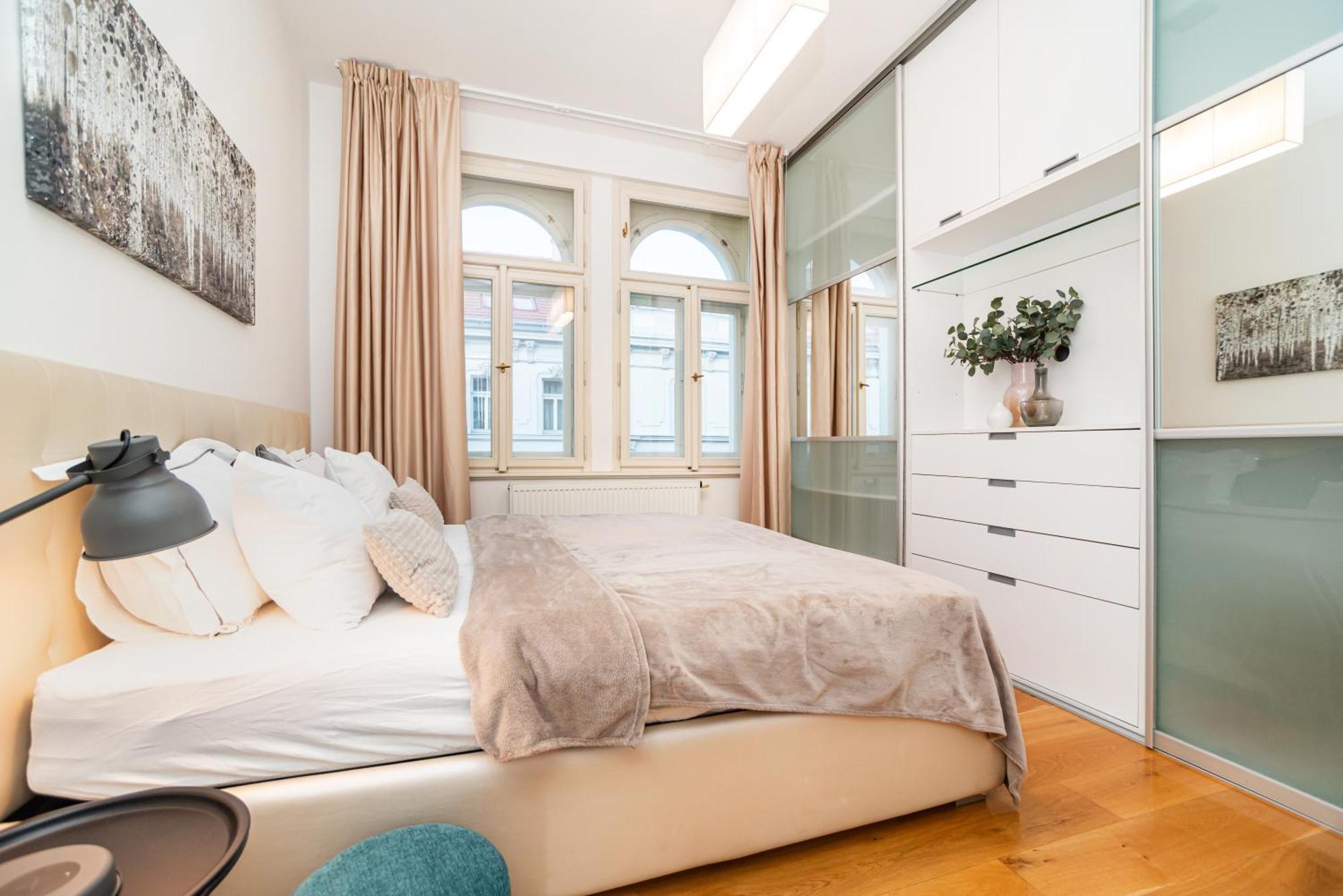 Apartment Large And Stylish In *
