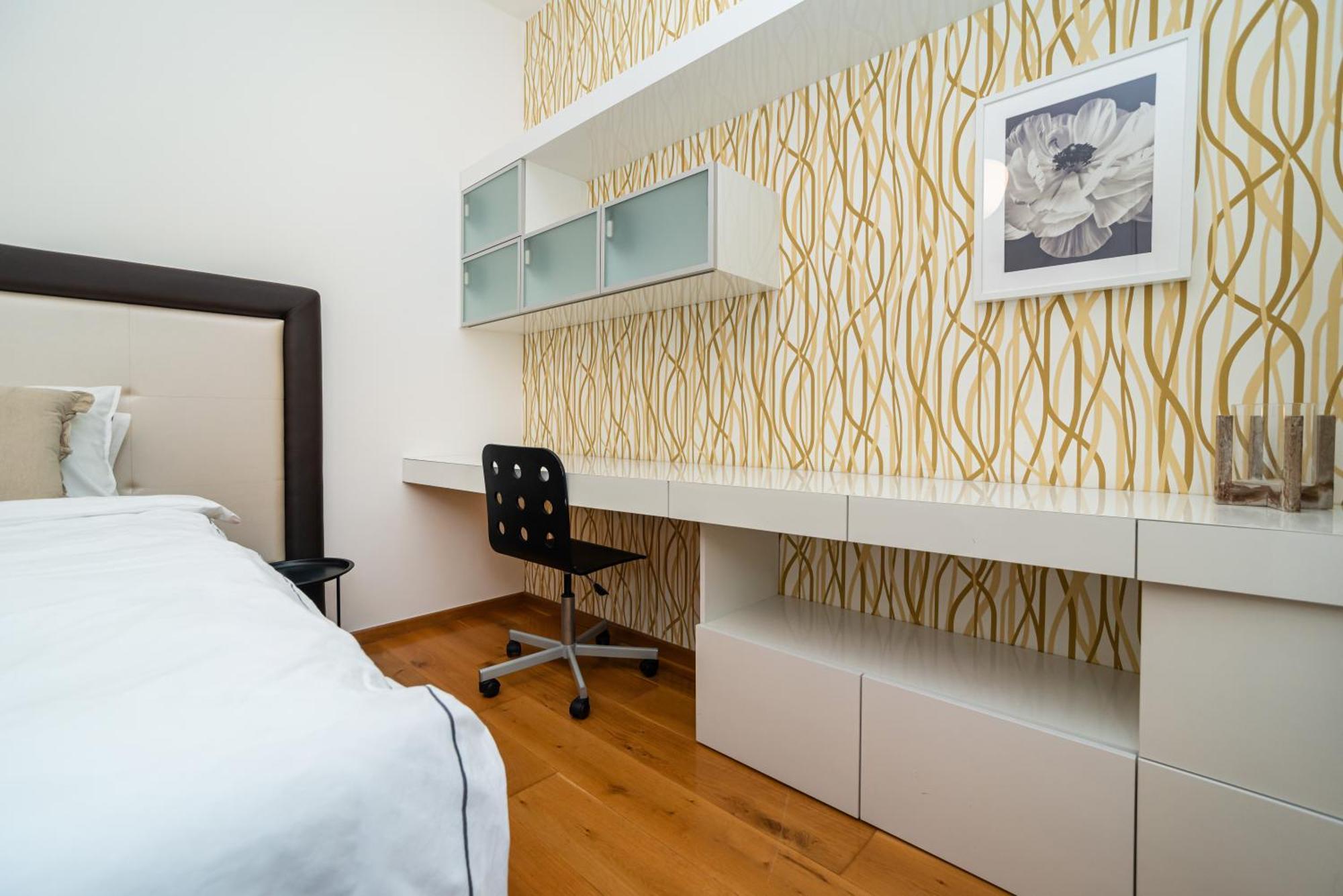 Apartment Large And Stylish In *