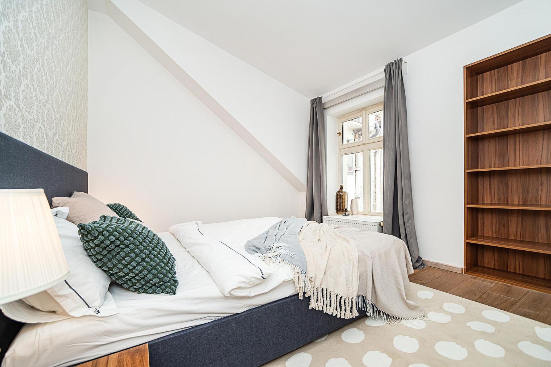 Large And Stylish In Apartment